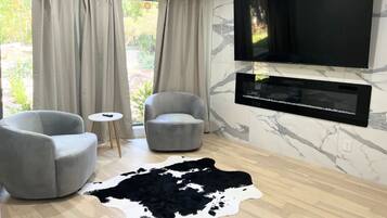 Smart TV, table tennis