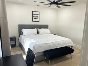 5 室のベッドルーム、デスク、アイロン / アイロン台、WiFi (無料)