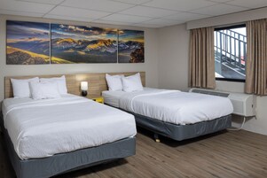 Escritorio y espacio para trabajar con laptop 