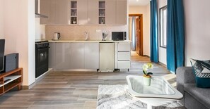 Kühlschrank, Mikrowelle, Ofen, Mixer