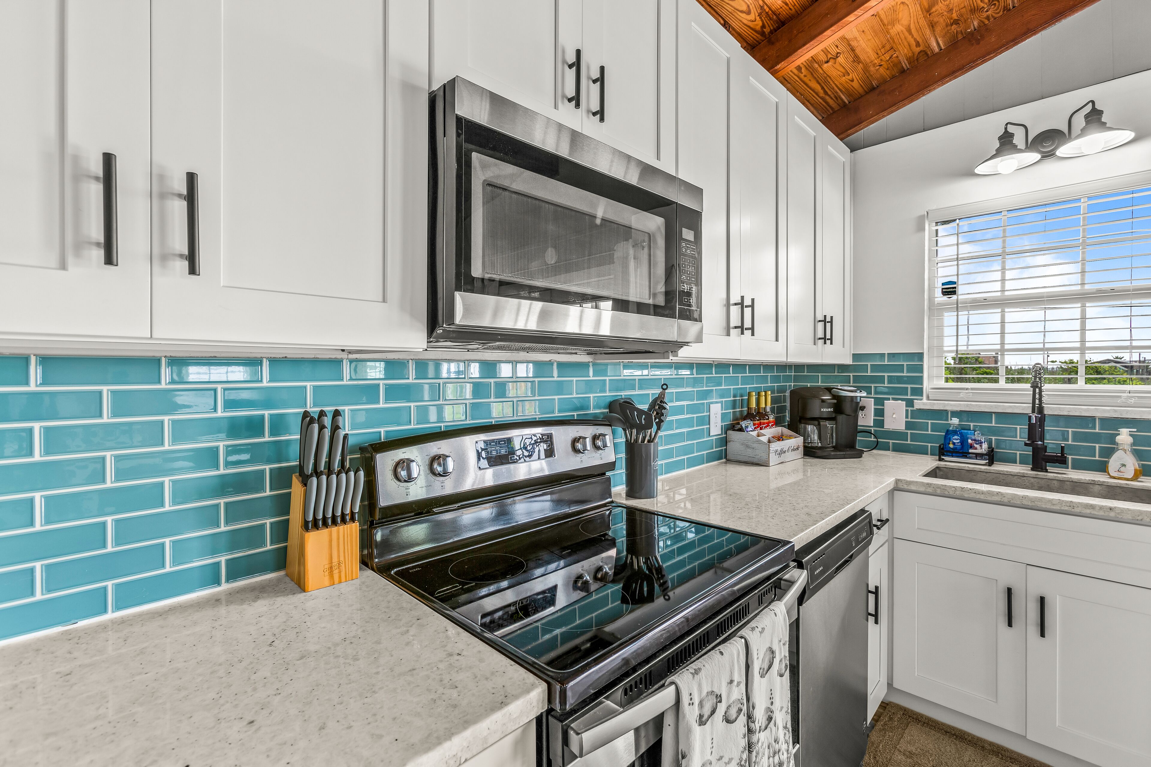 The Coastal Crab-Fast WIFI-King bed-Fenced yard-Deck-Dog friendly