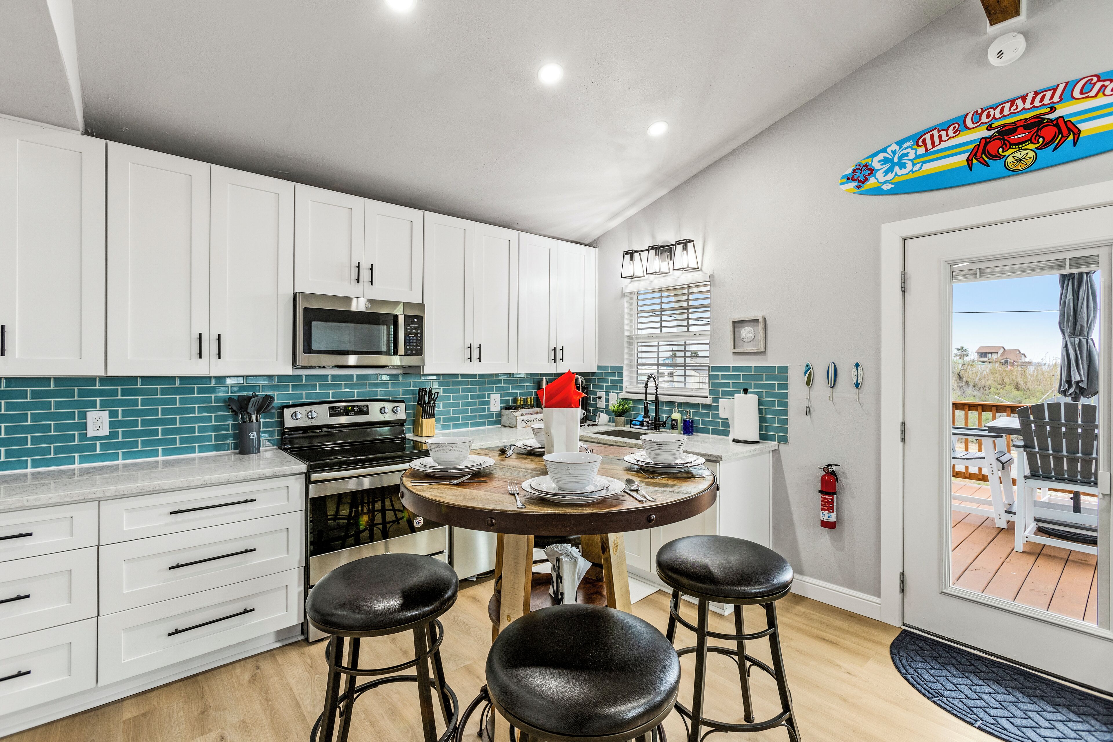 Køleskab, mikrobølgeovn, ovn, kogeplade