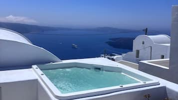 Caldera View Suite with Jacuzzi | Private spa tub