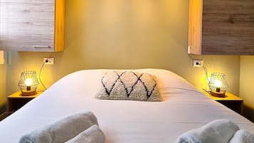 1 slaapkamer, een strijkplank/strijkijzer, reisbedje, wifi