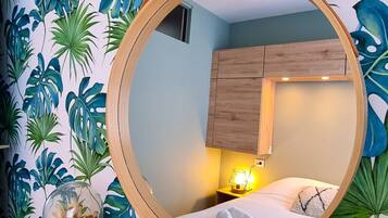 1 bedroom, iron/ironing board, travel cot, WiFi