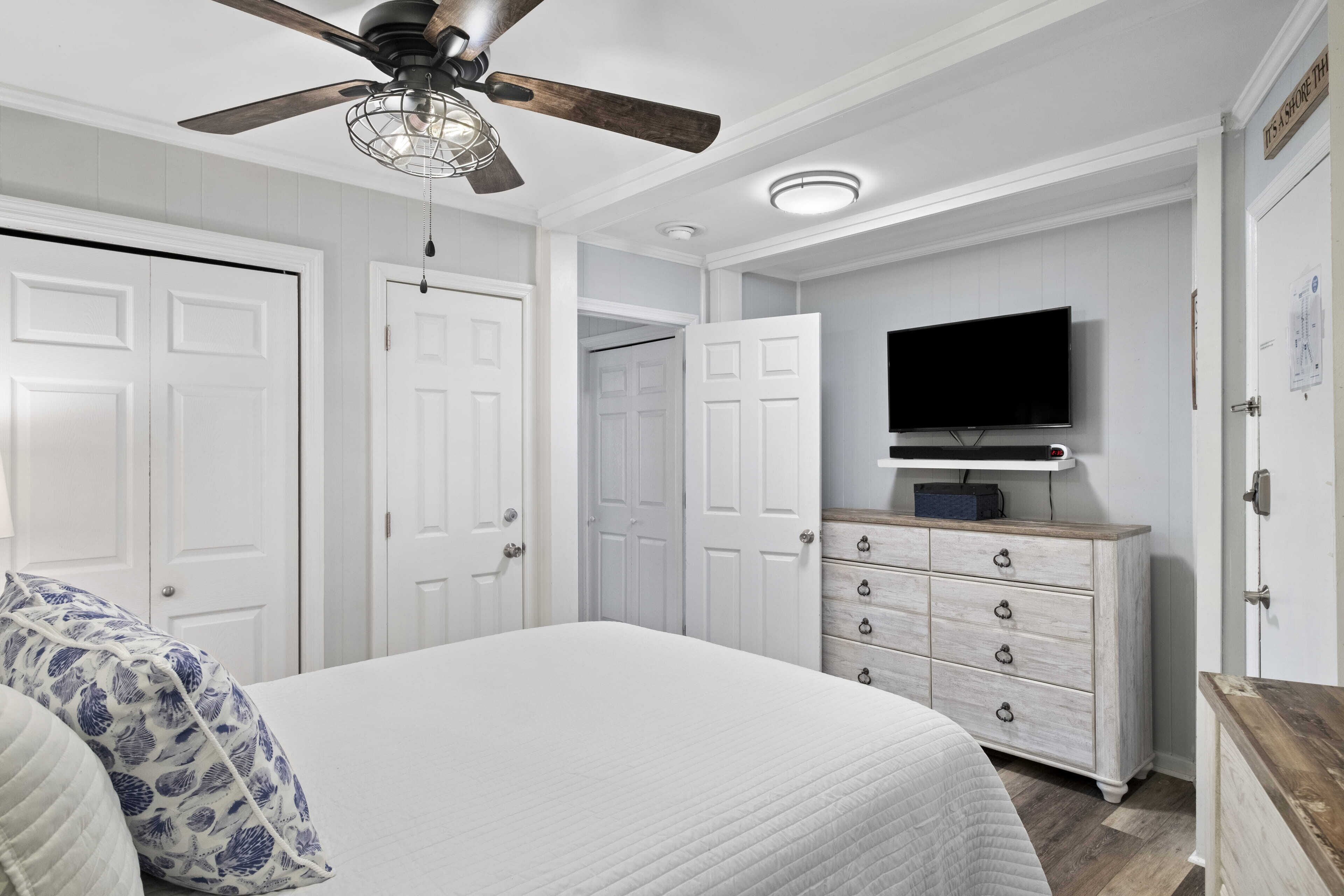 Classic Coastal Condo, Beachfront, & Free Bikes! New to the Market! 