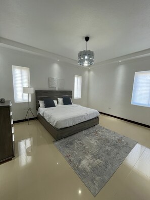 1 habitación y espacio para trabajar con laptop 