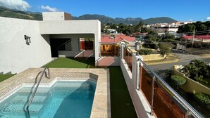 Deluxe Apartment | Terrace/patio - Immaculate- Liguanea 1br (Kingston)