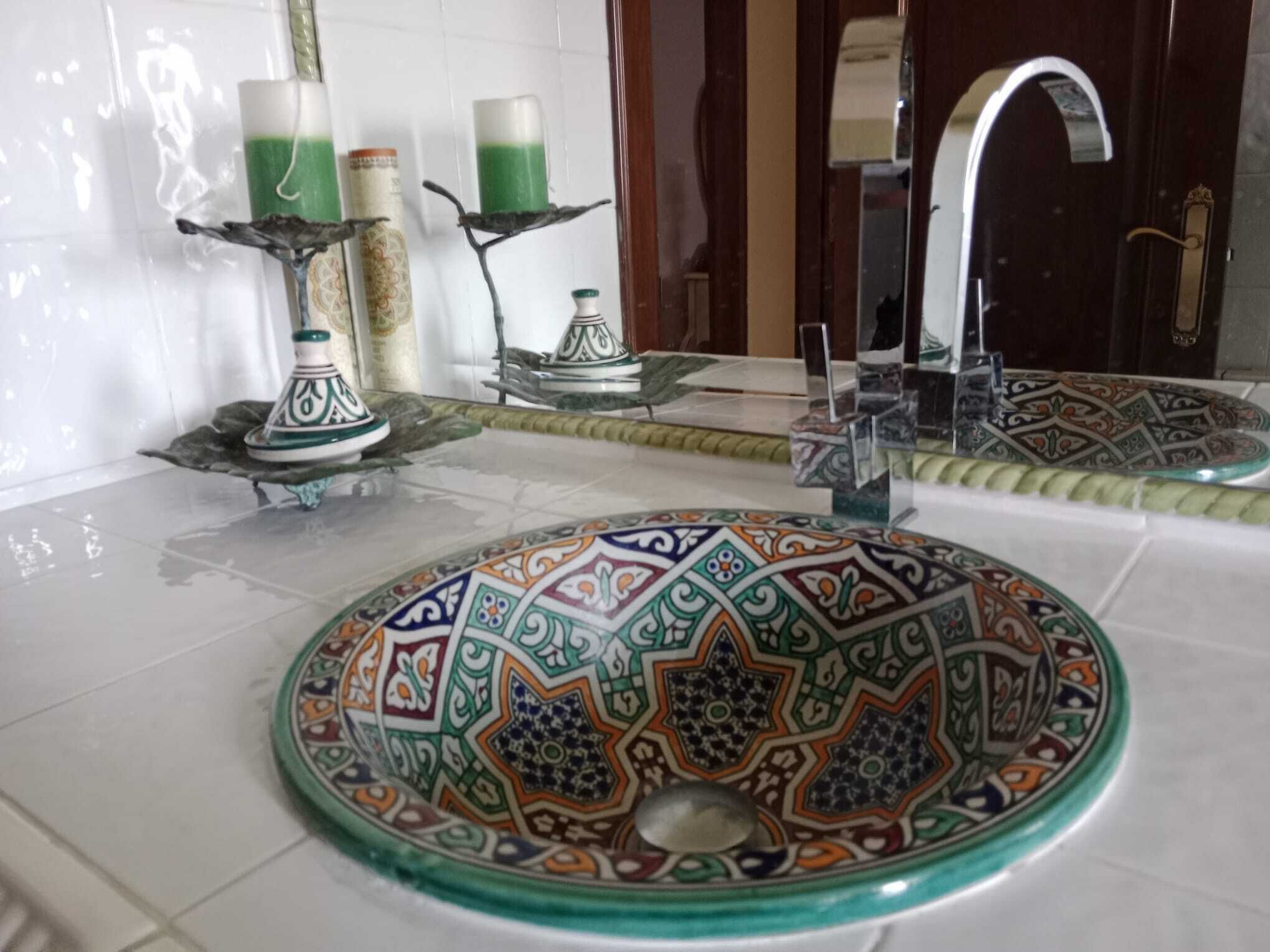 Ducha, secador de pelo, toallas y jabón