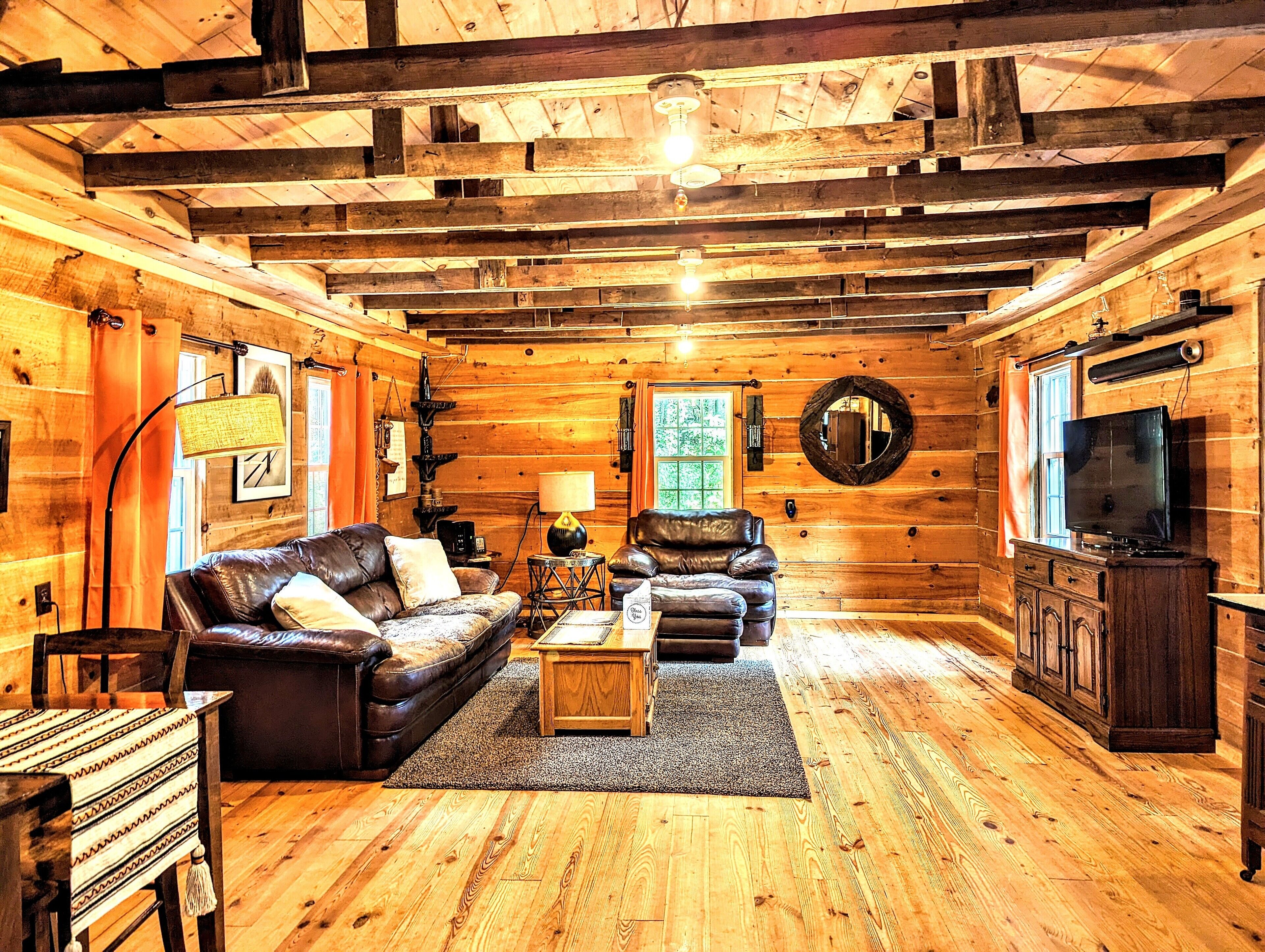 Cozy Cabin in Cooper's Creek Area