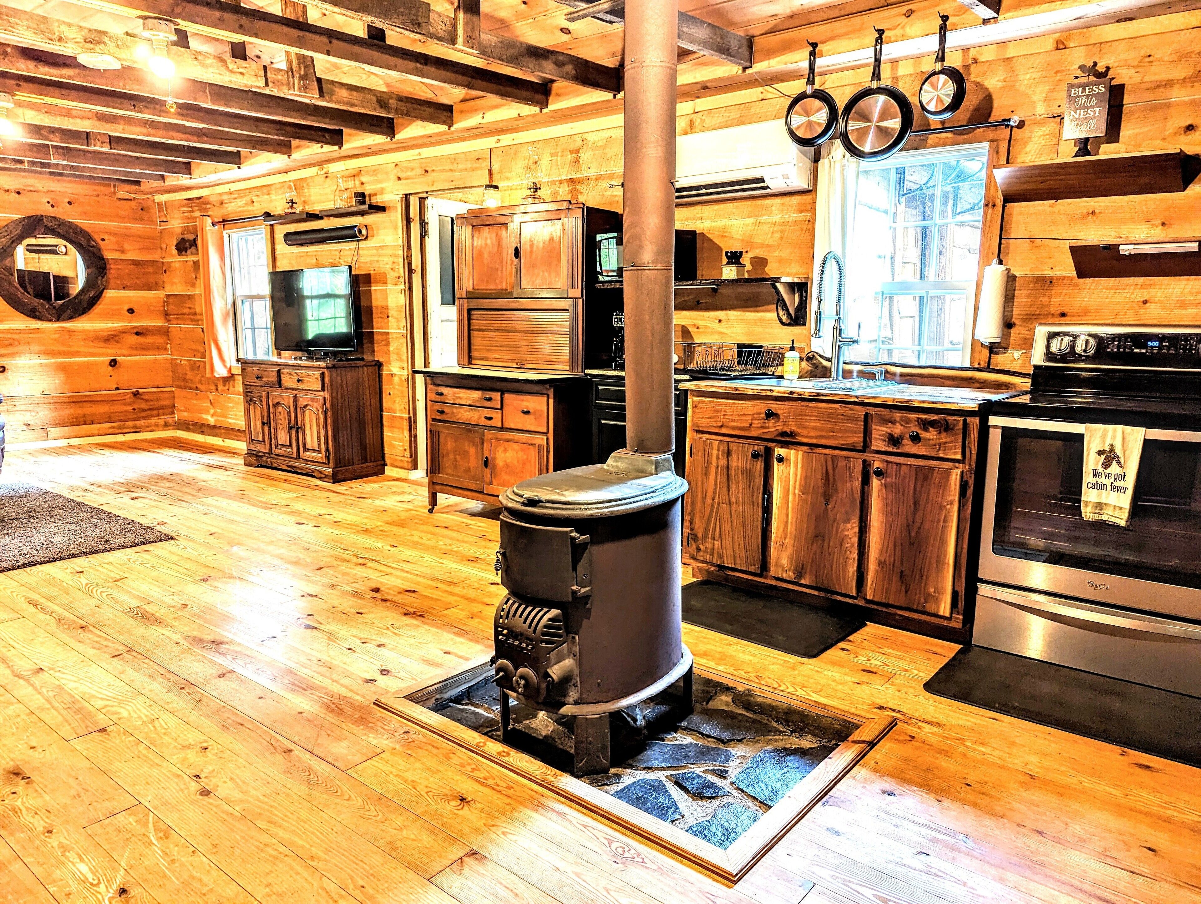 Cozy Cabin in Cooper's Creek Area