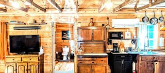 Cozy 1 - bedroom Cabin in Cooper's Creek Area