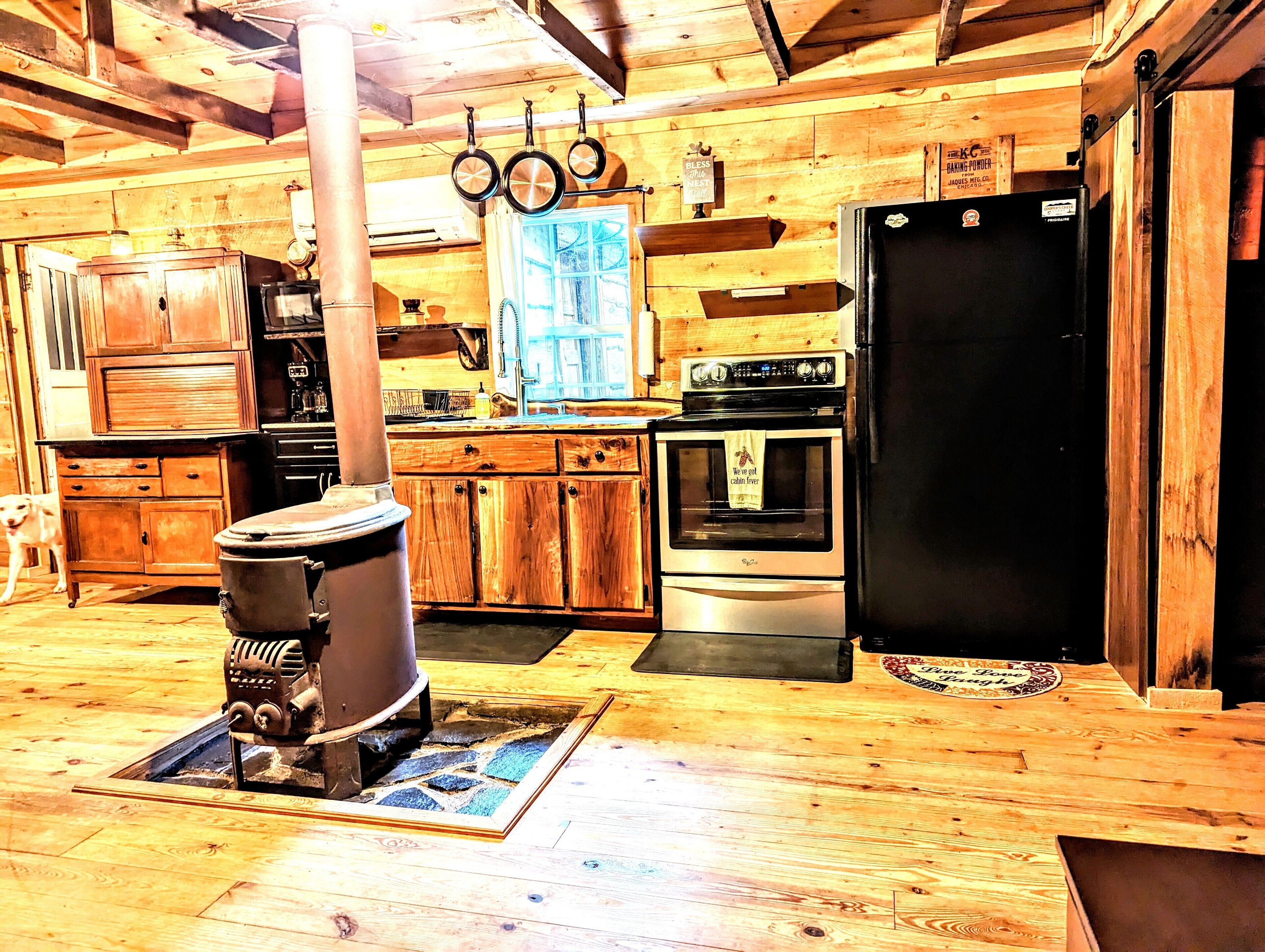 Cozy Cabin in Cooper's Creek Area