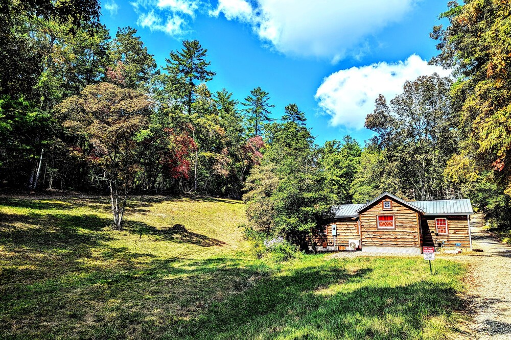 Cozy Cabin in Cooper's Creek Area