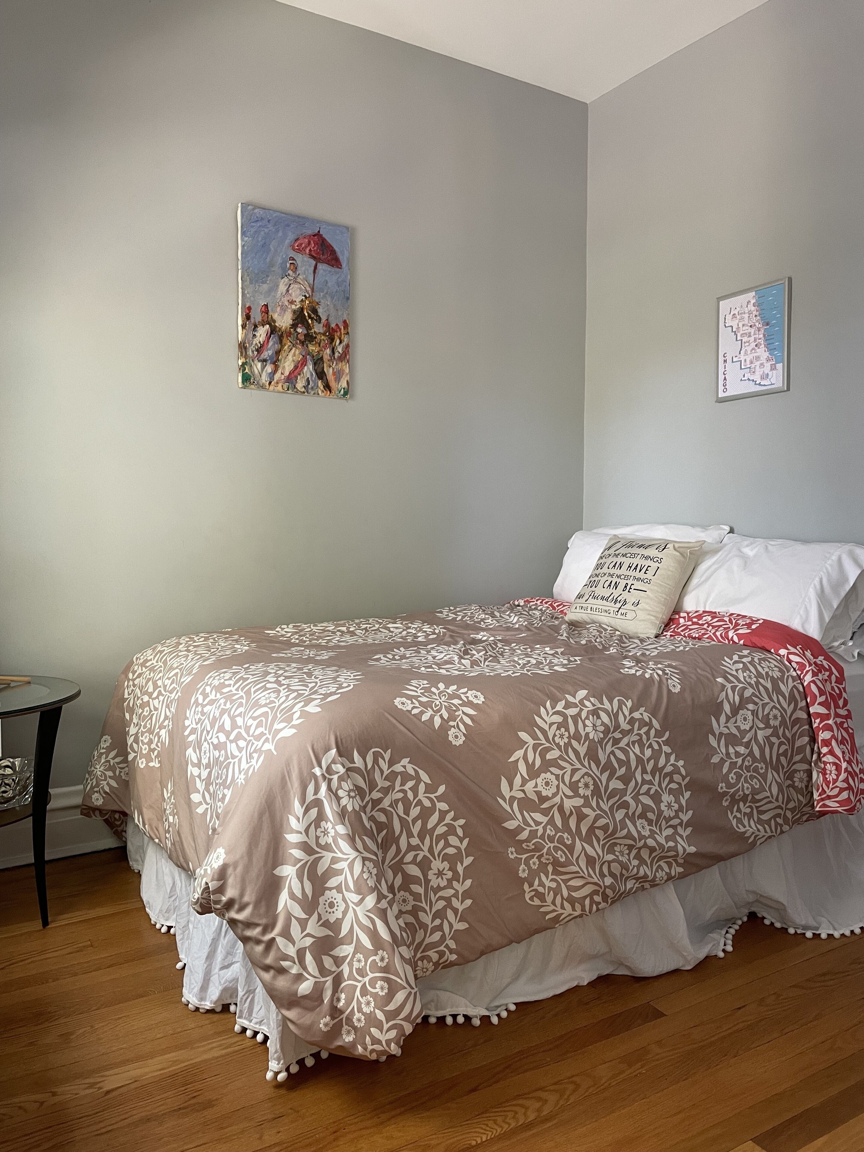 Lovely 2 Bedroom condo near Wrigley!