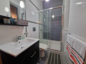 Dusj, boblebad, hårføner og håndklær