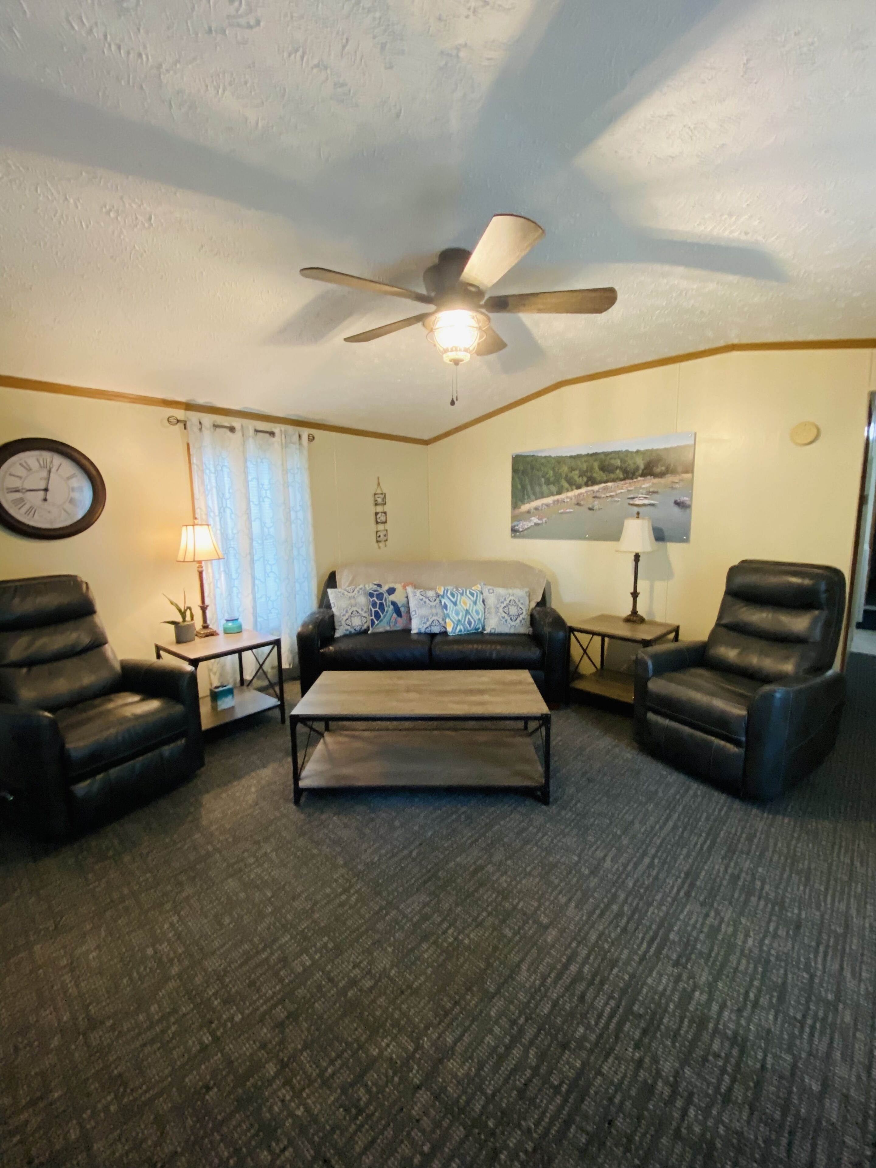 Come relax at this beautiful 2 br 1b on KY LAKE