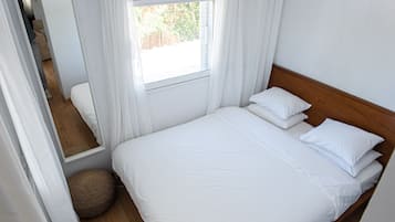 2 makuuhuonetta, työpöytä, silitysrauta/-lauta, ilmainen Wi-Fi