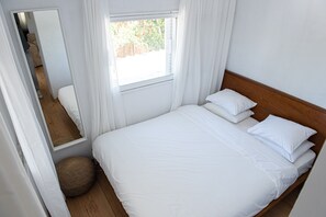 2 bedrooms, desk, iron/ironing board, free WiFi - Grand Seaview Retreat - walk to the beach (Thessaloniki)