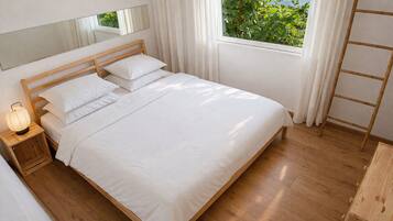 2 bedrooms, desk, iron/ironing board, free WiFi