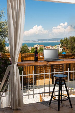 Property grounds - Grand Seaview Retreat - walk to the beach (Thessaloniki)