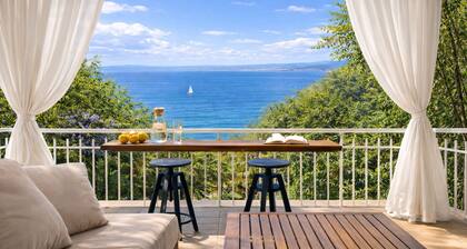 Grand Seaview Retreat - walk to the beach