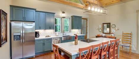 Fridge, microwave, stovetop, dishwasher