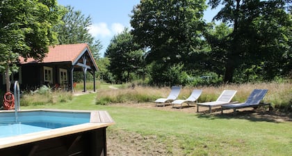This chalet with swimming pool is located in the north of the Dordogne in a quie