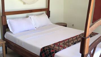 Tweepersoonskamer | Een laptopwerkplek, gratis wifi, beddengoed