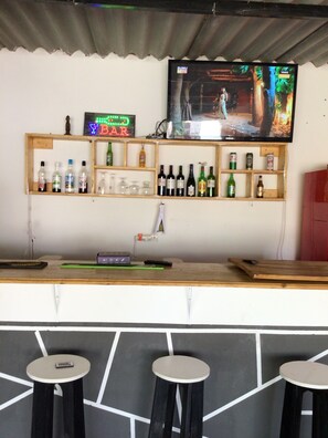 2 bars/lounges, poolside bar - Black And White Hôtel (Toubab Dialao)