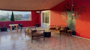 Terrace/patio - Black And White Hôtel (Toubab Dialao)
