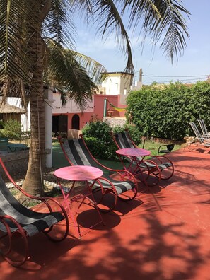 Exterior - Black And White Hôtel (Toubab Dialao)