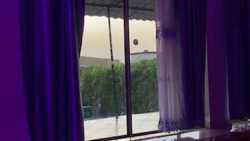 家庭公寓 | 1 多间卧室、笔记本电脑工作区、免费 WiFi、床单