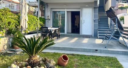 BEACHFRONT VILLA & Garden AGIA MARINA