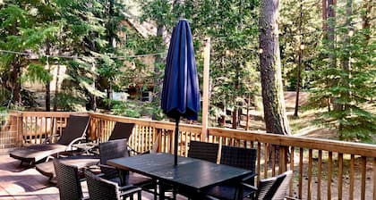 Private Graeagle home in a Grove of Pines