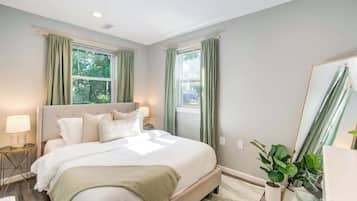 3 chambres, bureau, fer et planche Ă repasser, lit parapluie