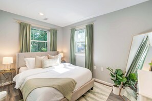 3 Schlafzimmer, Schreibtisch, Bügeleisen/Bügelbrett, Reisekinderbett