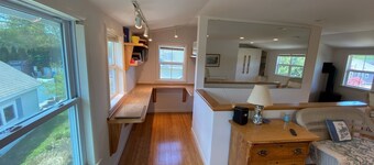 Cozy and bright shoreline studio apartment - walk to beach and row to boat