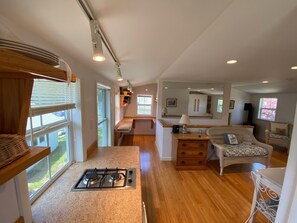 Fridge, microwave, stovetop, coffee/tea maker - Cozy and bright shoreline studio apartment - walk to beach and row to boat (North Kingstown)