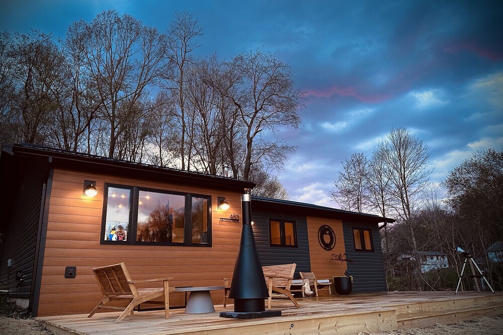 ALL NEW! Beautiful Lake View.