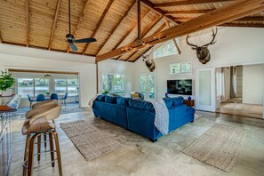 Interior - Cozy Cottage on Crooked Lake (Babson Park)