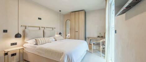 Comfort Room | Minibar, in-room safe, blackout drapes, soundproofing