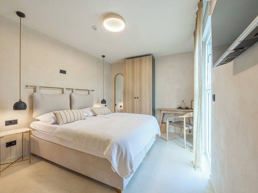 Comfort Room | Minibar, in-room safe, blackout curtains, soundproofing