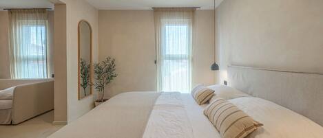 Minibar, caja de seguridad en la habitación y cortinas blackout