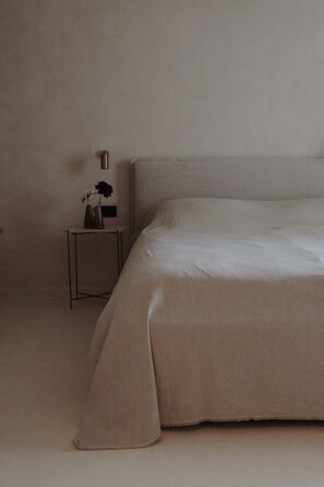 Quarto econômico | Frigobar, cofres nos quartos, cortinas blackout, quartos à prova de som