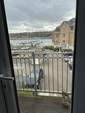 Interior - Great, spacious apartment with sea-view, balcony only few minutes walk to marina (East Cowes)
