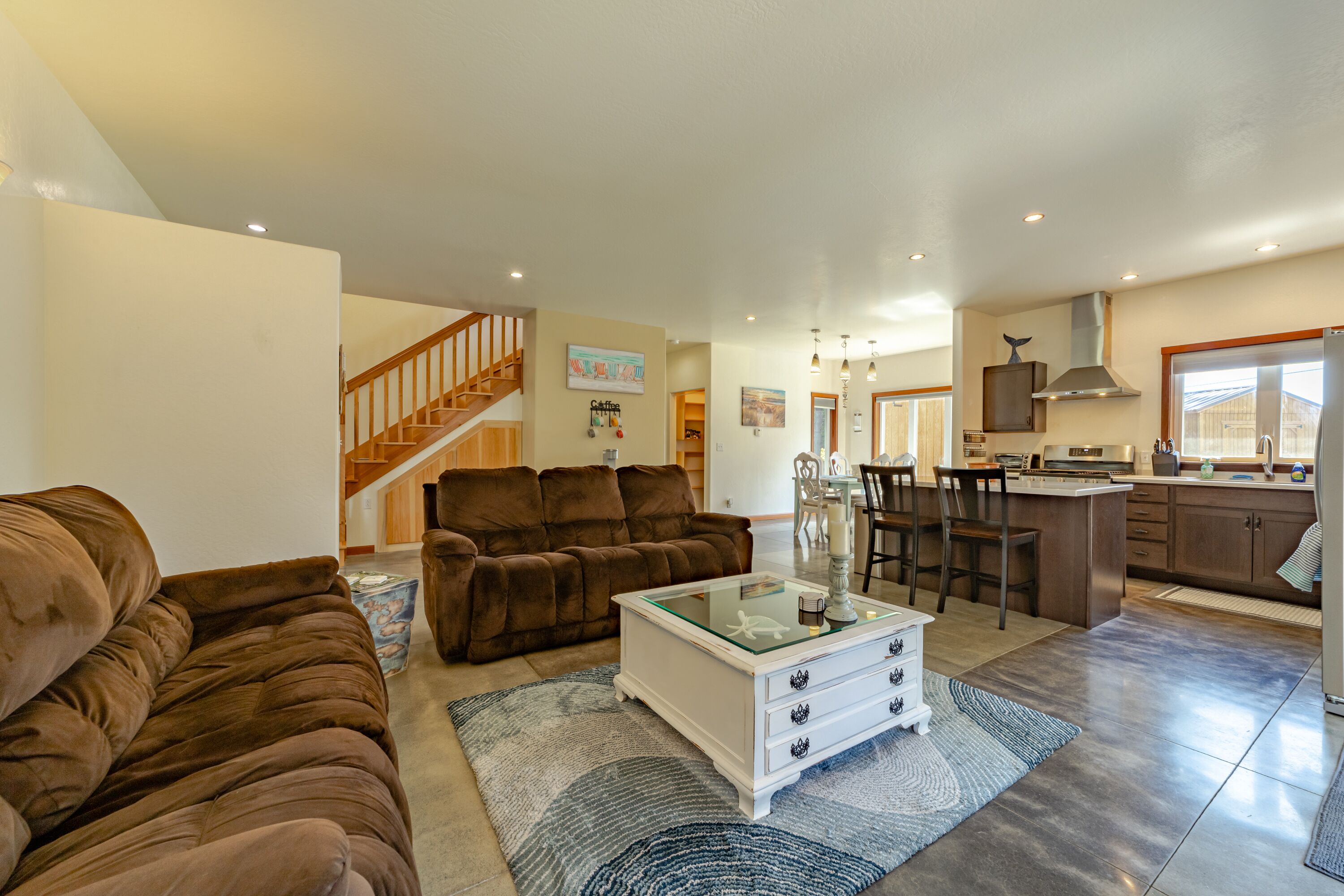 Private, pet friendly home, large ocean view deck, close to beaches and trails