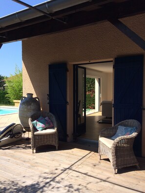 Terrace/patio - Maison, Piscine Privée et Terrain de Boules, au Calme (Trévoux)