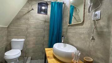 Dusche, Whirlpool, Haartrockner, Handtücher