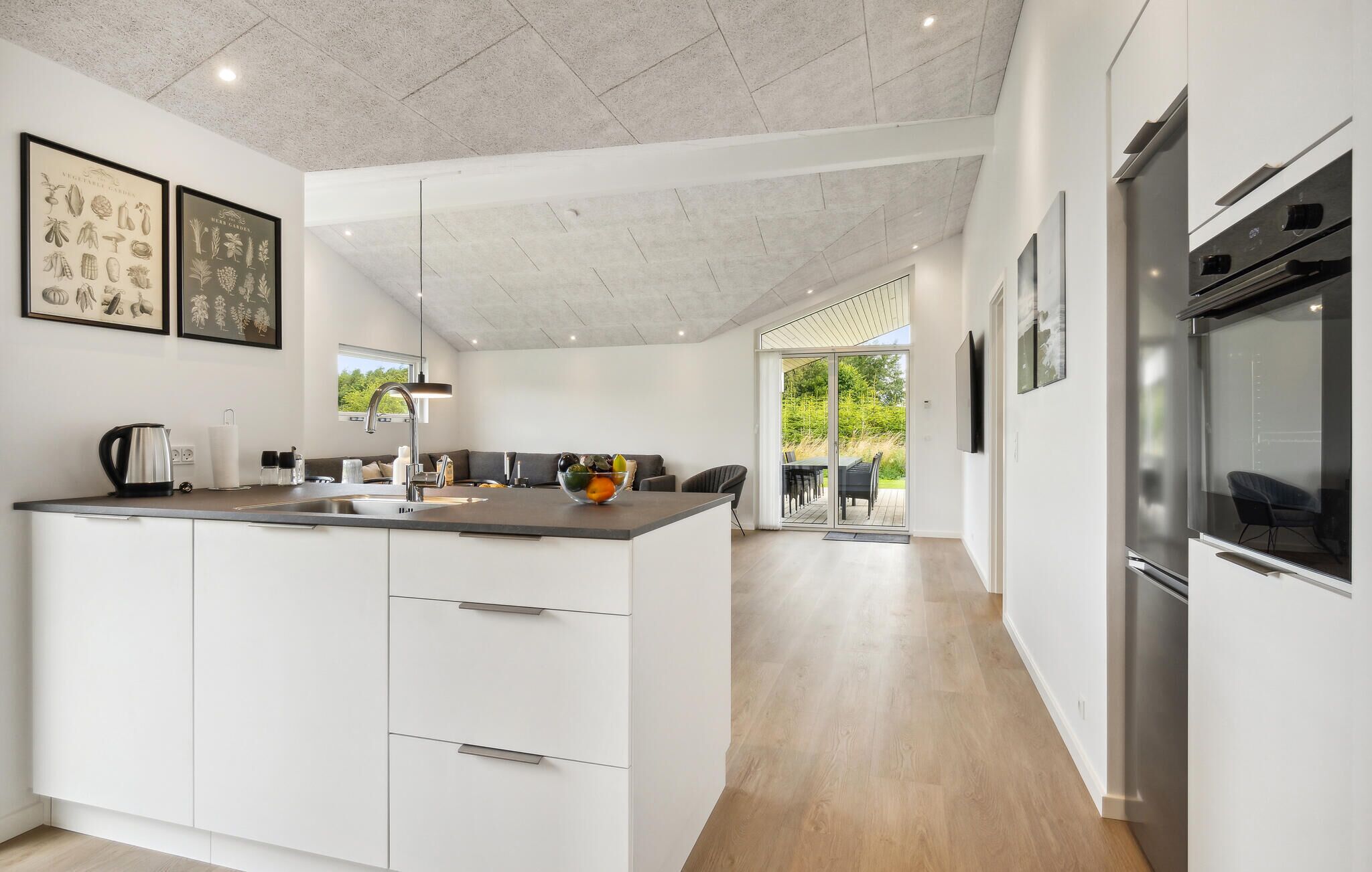 Fridge, dishwasher, coffee/tea maker